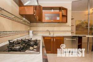 Дом 700м², 2-этажный, посуточно,