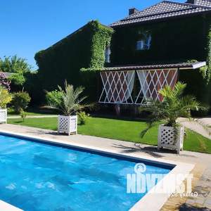 Дом 350м², 2-этажный, посуточно,