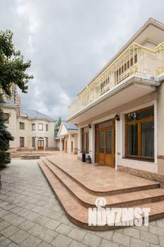 Дом 700м², 2-этажный, посуточно,