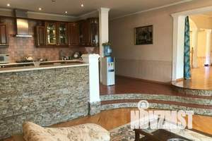 Дом 600м², 3-этажный, посуточно,