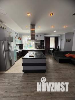 Дом 250м², 2-этажный, посуточно,