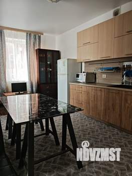 Таунхаус 100м², 3-этажный, на длительный срок,