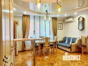 Дом 287м², 3-этажный, участок 4 сот.