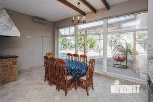 Дом 326м², 3-этажный, участок 6 сот.