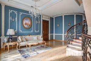 Дом 586м², 3-этажный, участок 9 сот.