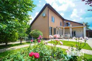 Дом 424м², 3-этажный, участок 8 сот.