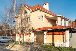 Дом 300м², 3-этажный, участок 7 сот.