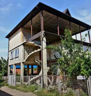 Дом 332м², 3-этажный, участок 4 сот.