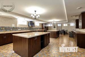 Дом 1378м², 3-этажный, участок 25 сот.