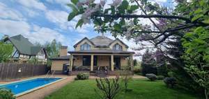 Дом 284м², 3-этажный, участок 8 сот.