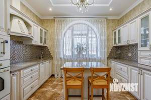 Дом 275м², 3-этажный, участок 10 сот.