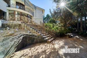 Дом 1156м², 3-этажный, участок 17 сот.