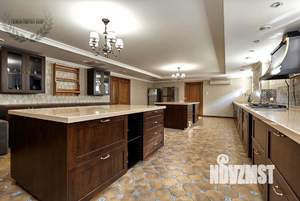 Дом 1378м², 3-этажный, участок 25 сот.