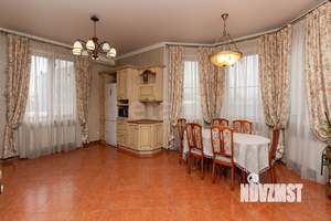 Дом 485м², 2-этажный, участок 8 сот.