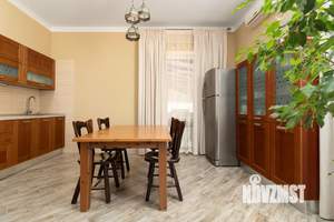 Дом 300м², 3-этажный, участок 7 сот.