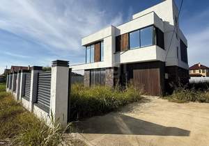 Дом 275м², 3-этажный, участок 6 сот.