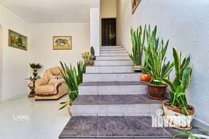 Дом 400м², 3-этажный, участок 3 сот.