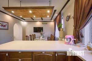 Дом 197м², 3-этажный, участок 6 сот.