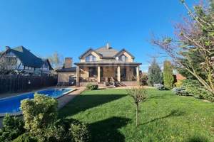 Дом 284м², 3-этажный, участок 8 сот.