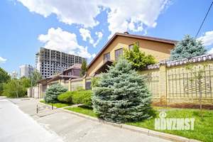 Дом 424м², 3-этажный, участок 8 сот.