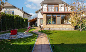 Дом 257м², 2-этажный, участок 6 сот.