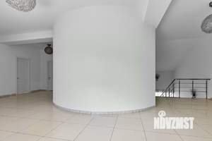 Дом 1100м², 3-этажный, участок 18 сот.