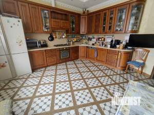 Дом 412м², 3-этажный, участок 9 сот.