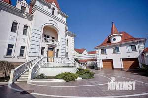 Дом 650м², 3-этажный, участок 30 сот.