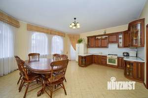 Дом 400м², 3-этажный, участок 8 сот.