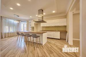 Дом 272м², 2-этажный, участок 8 сот.