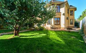 Дом 294м², 2-этажный, участок 8 сот.