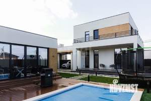 Дом 216м², 2-этажный, участок 530 сот.