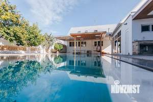 Дом 326м², 3-этажный, участок 6 сот.