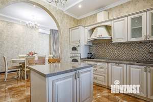 Дом 275м², 3-этажный, участок 10 сот.