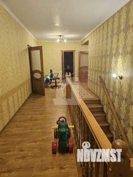 Коттедж 300м², 2-этажный, участок 10 сот.