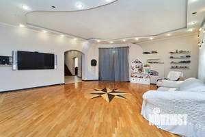 Дом 254м², 3-этажный, участок 7 сот.