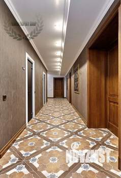 Дом 1378м², 3-этажный, участок 25 сот.