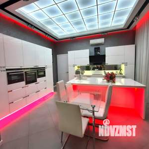 Дом 684м², 2-этажный, участок 10 сот.