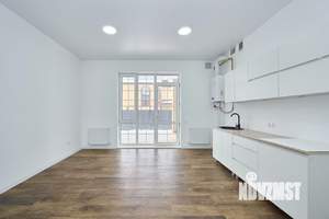 Дом 220м², 2-этажный, участок 6 сот.