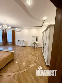 Дом 334м², 3-этажный, участок 7 сот.