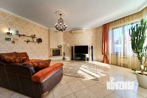 Дом 294м², 2-этажный, участок 8 сот.