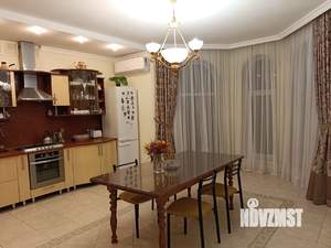 Дом 337м², 3-этажный, участок 8 сот.