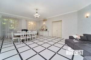 Дом 1156м², 3-этажный, участок 17 сот.