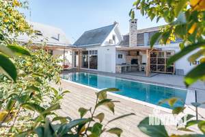 Дом 326м², 3-этажный, участок 6 сот.