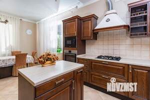 Дом 331м², 2-этажный, участок 13 сот.