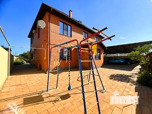 Коттедж 290м², 3-этажный, участок 10 сот.