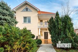 Дом 300м², 3-этажный, участок 7 сот.