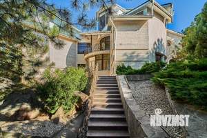 Дом 1156м², 3-этажный, участок 17 сот.