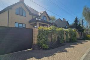 Дом 284м², 3-этажный, участок 8 сот.