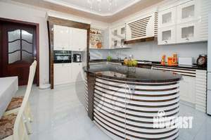 Дом 495м², 3-этажный, участок 11 сот.